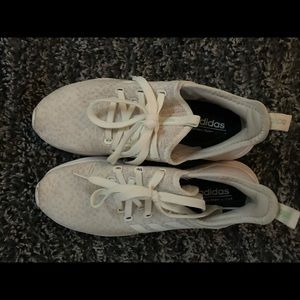 Sz 7 Adidas Cloudform Sneakers